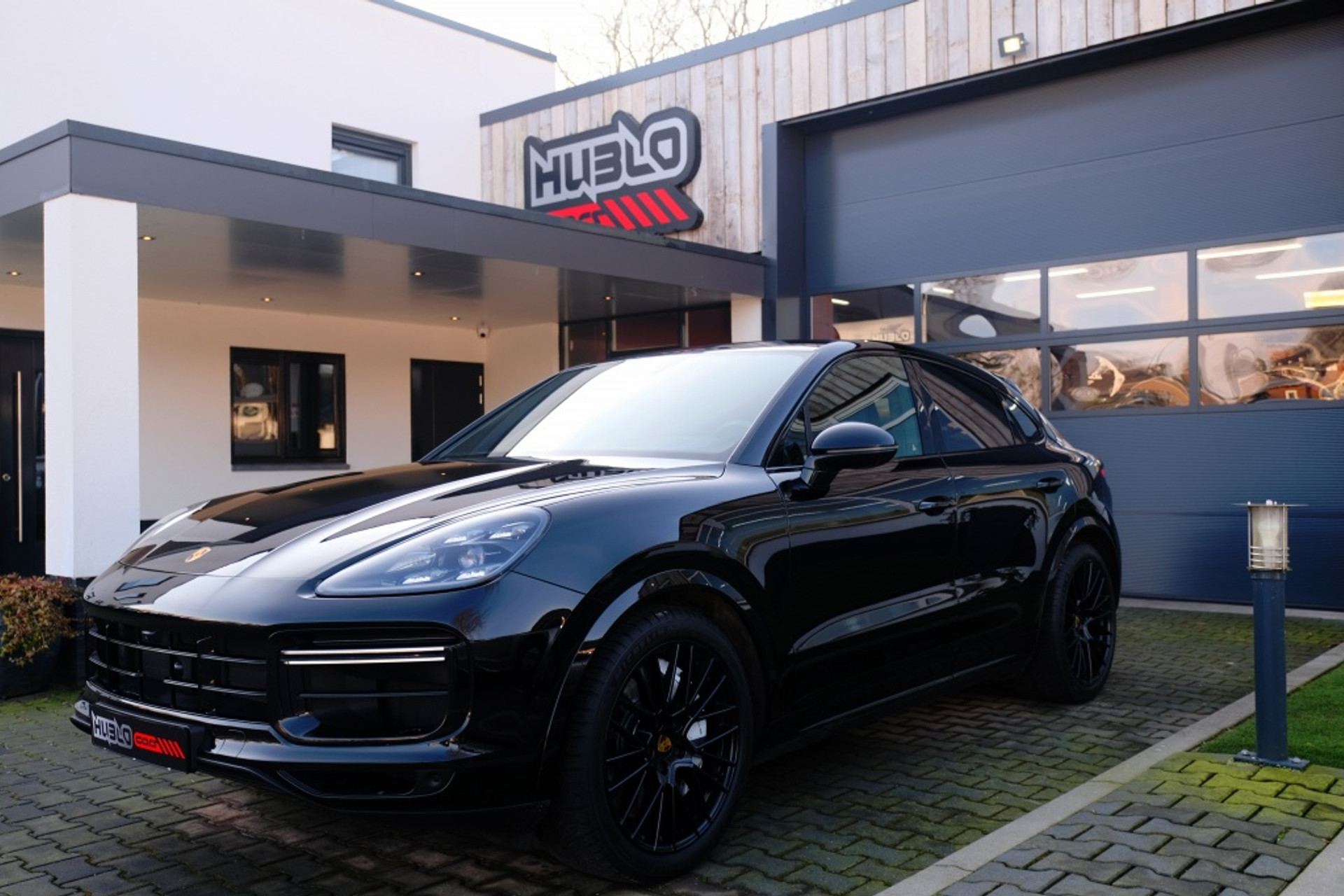42730349-7.jpg