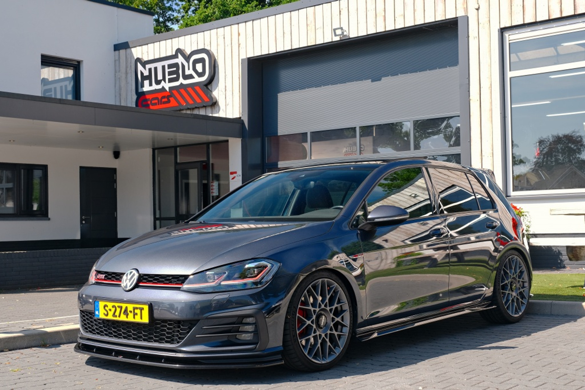 46166836-0.jpg